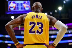詹姆斯今夏宣布退役概率已降至22.5% 预计至少再打一赛季