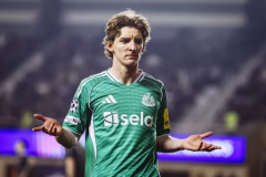 戈登本场6射6正进4球 当选全场最佳